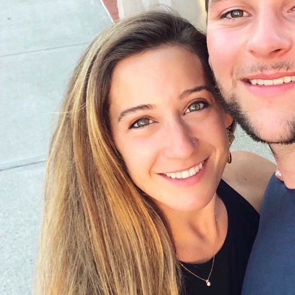 Hi! I’m Danielle😊 - Picture 1 of 1